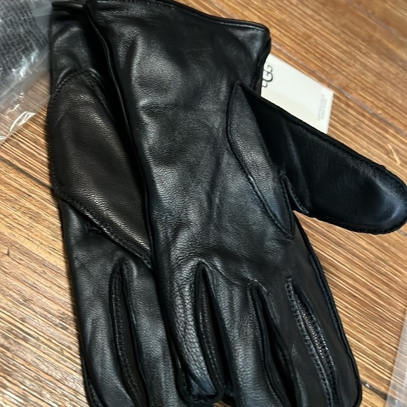 UGG Leather Faux Fur Lined Wrangell Smart Glove::Black::100% Authentic:: - Picture 7 of 7